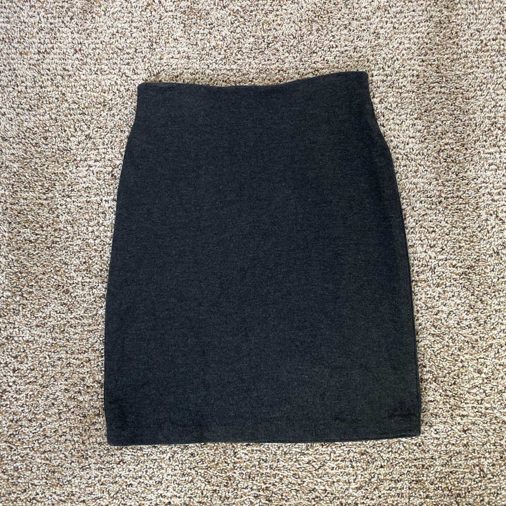 Stretchy pencil skirt
